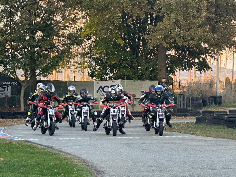 Gara tra amici in pista al Mugellino